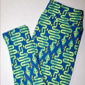 Lularoe Leggings  HTF Snake OS
